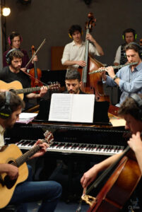 melodi kehidupan musik aesthetic gitar vintage piano headphones hujan playlist lo fi